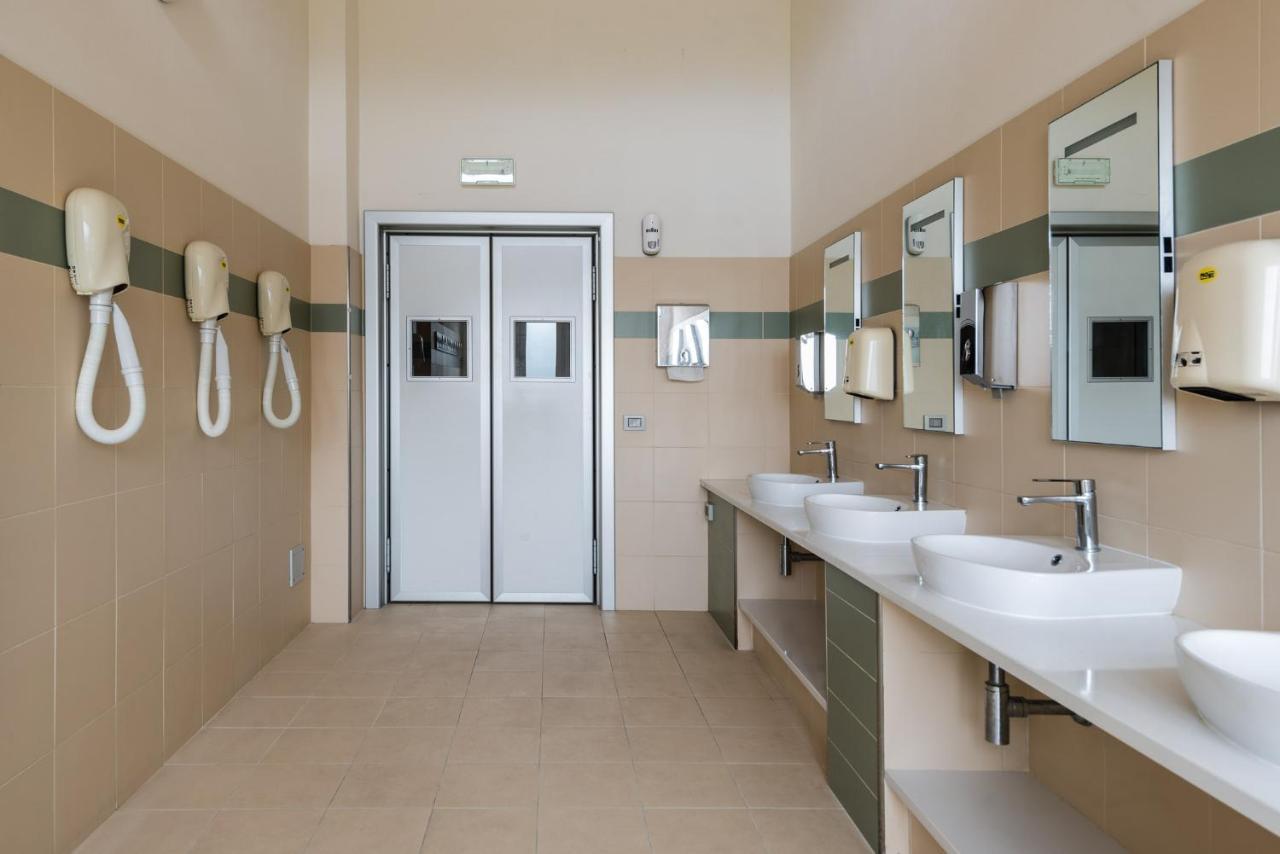 Eliopoli Beach Hostel & Restaurant Tirrenia Zewnętrze zdjęcie