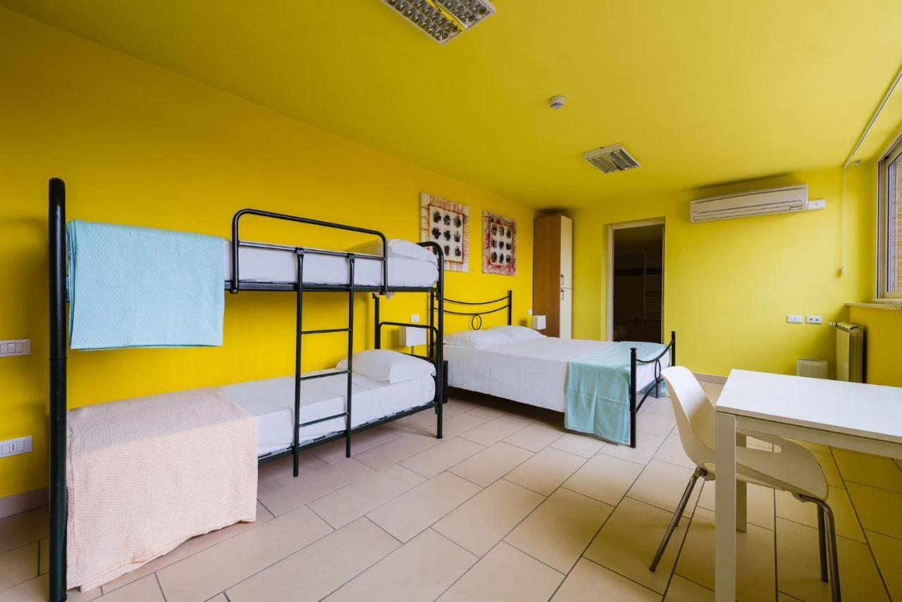 Eliopoli Beach Hostel & Restaurant Tirrenia Zewnętrze zdjęcie