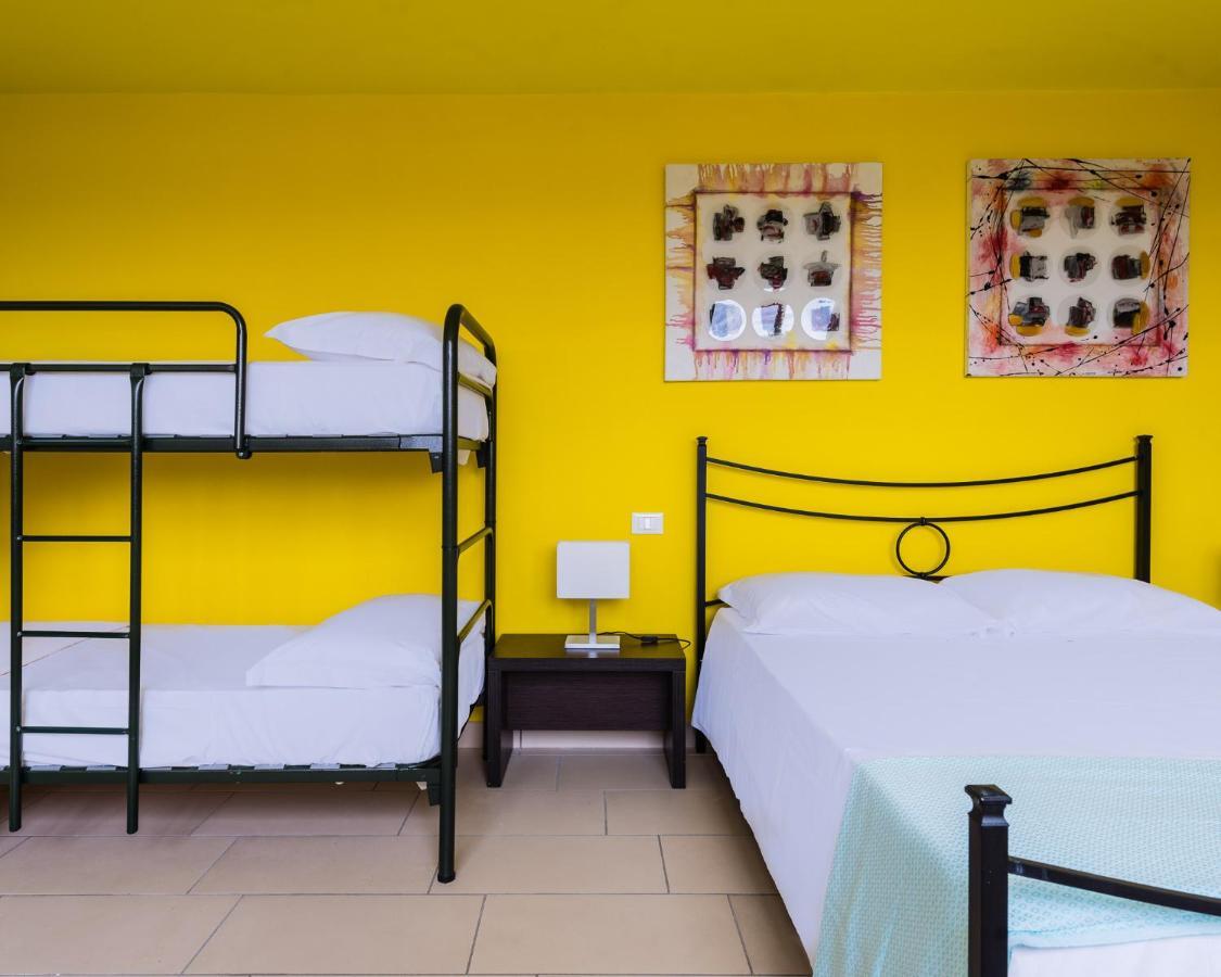 Eliopoli Beach Hostel & Restaurant Tirrenia Zewnętrze zdjęcie