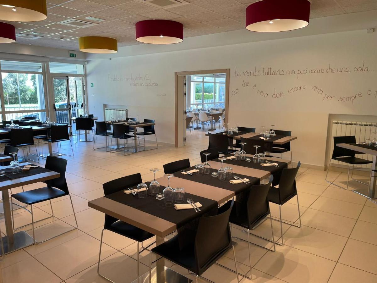 Eliopoli Beach Hostel & Restaurant Tirrenia Zewnętrze zdjęcie