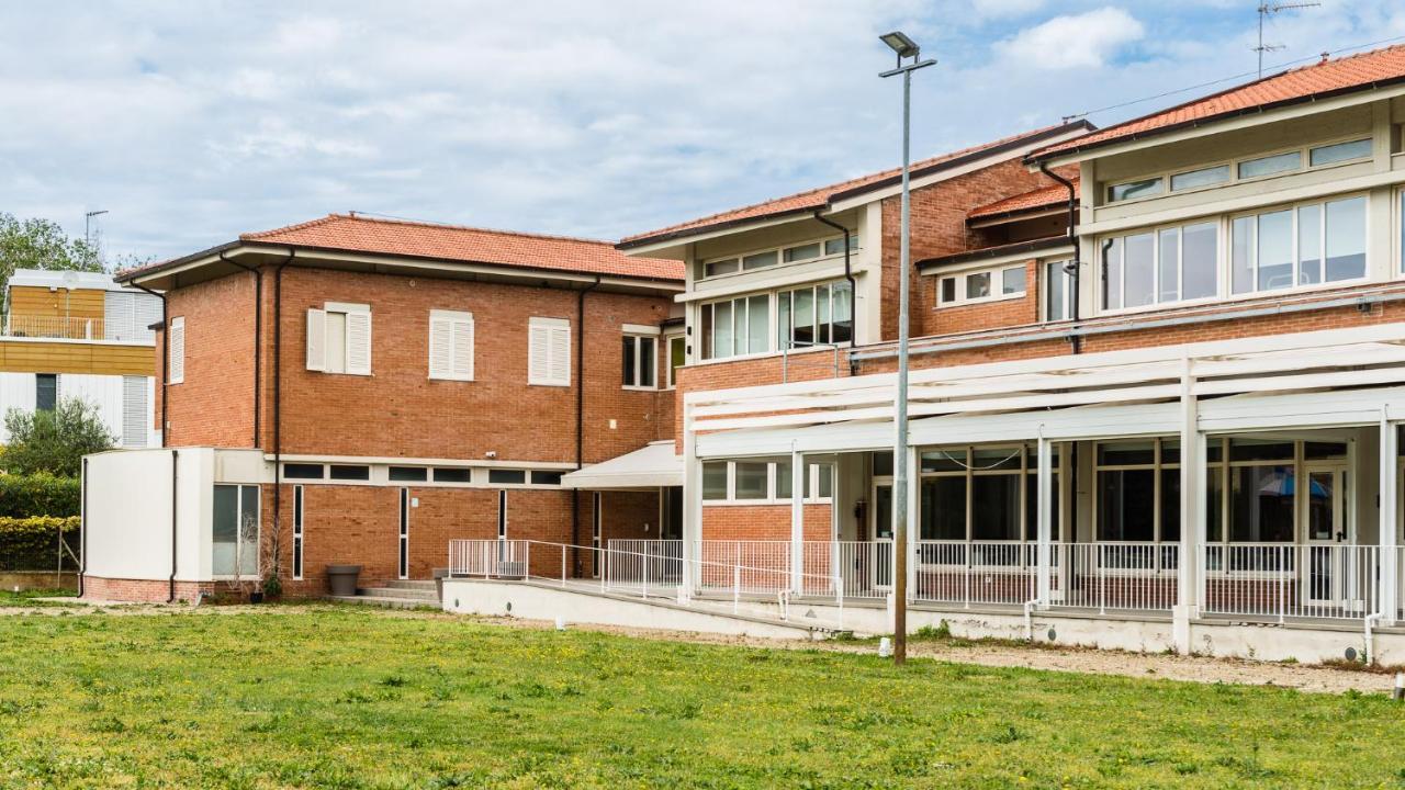 Eliopoli Beach Hostel & Restaurant Tirrenia Zewnętrze zdjęcie