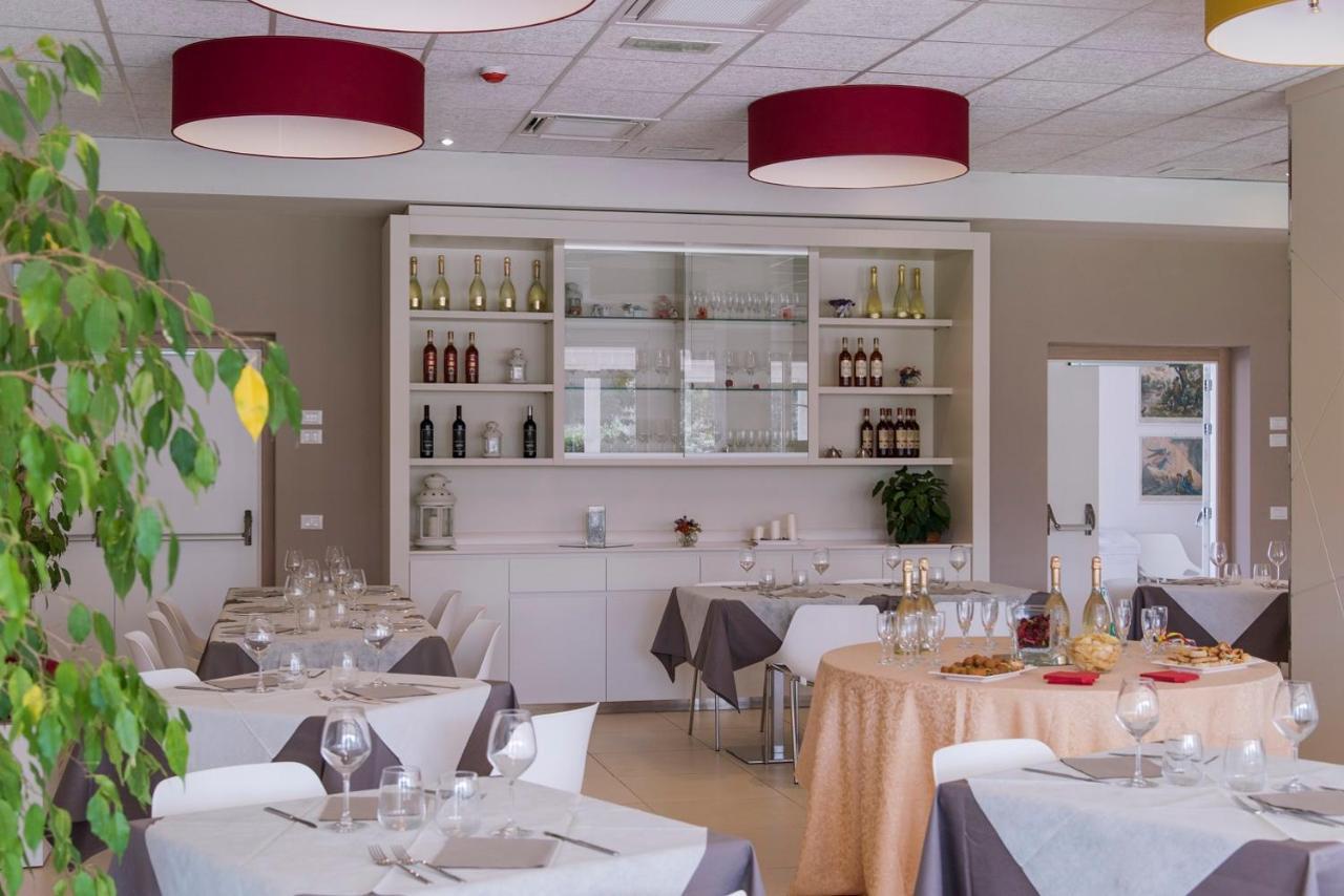 Eliopoli Beach Hostel & Restaurant Tirrenia Zewnętrze zdjęcie