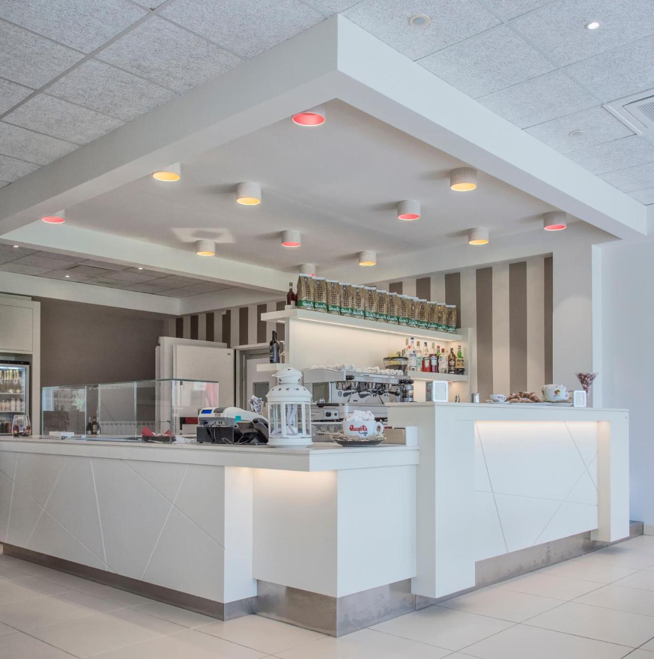 Eliopoli Beach Hostel & Restaurant Tirrenia Zewnętrze zdjęcie