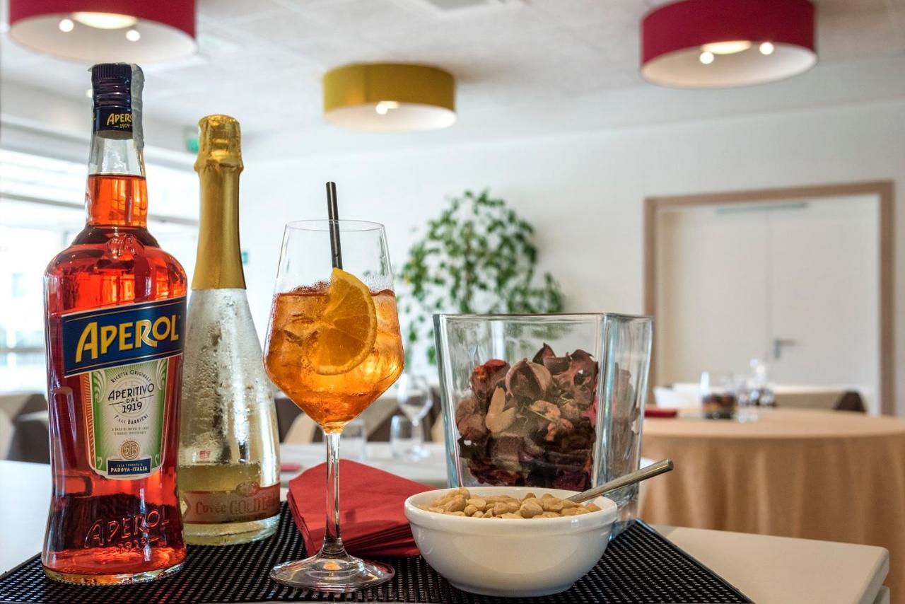Eliopoli Beach Hostel & Restaurant Tirrenia Zewnętrze zdjęcie